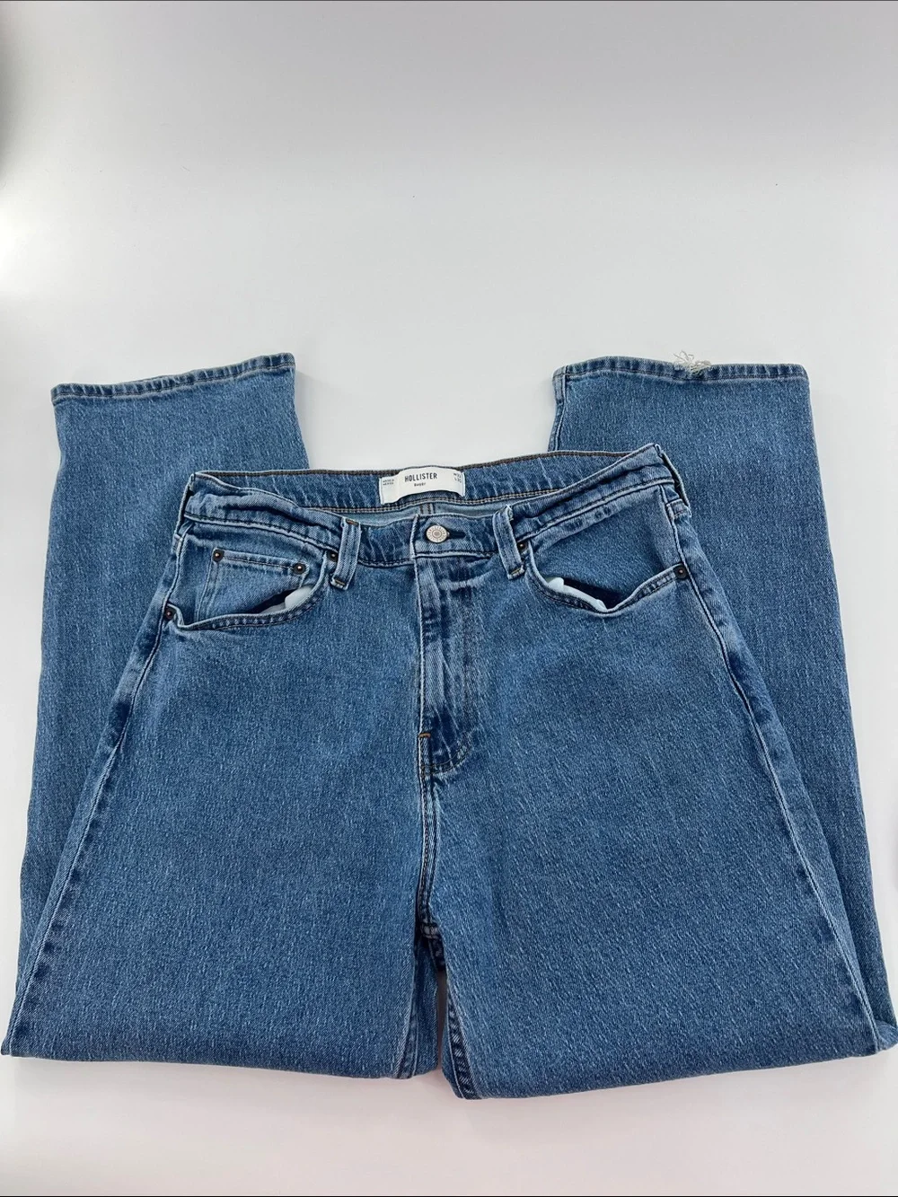 Hollister Classic Straight Leg Jeans in Medium Blue Wash staple classic skater